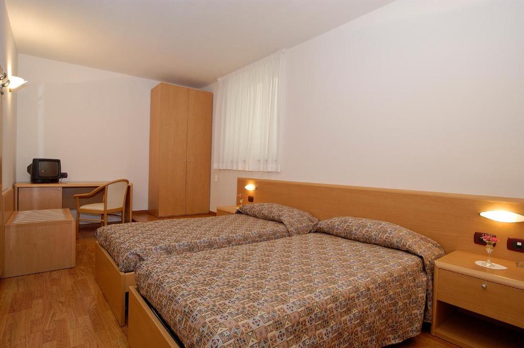 Hotel Karinhall Тренто Экстерьер фото