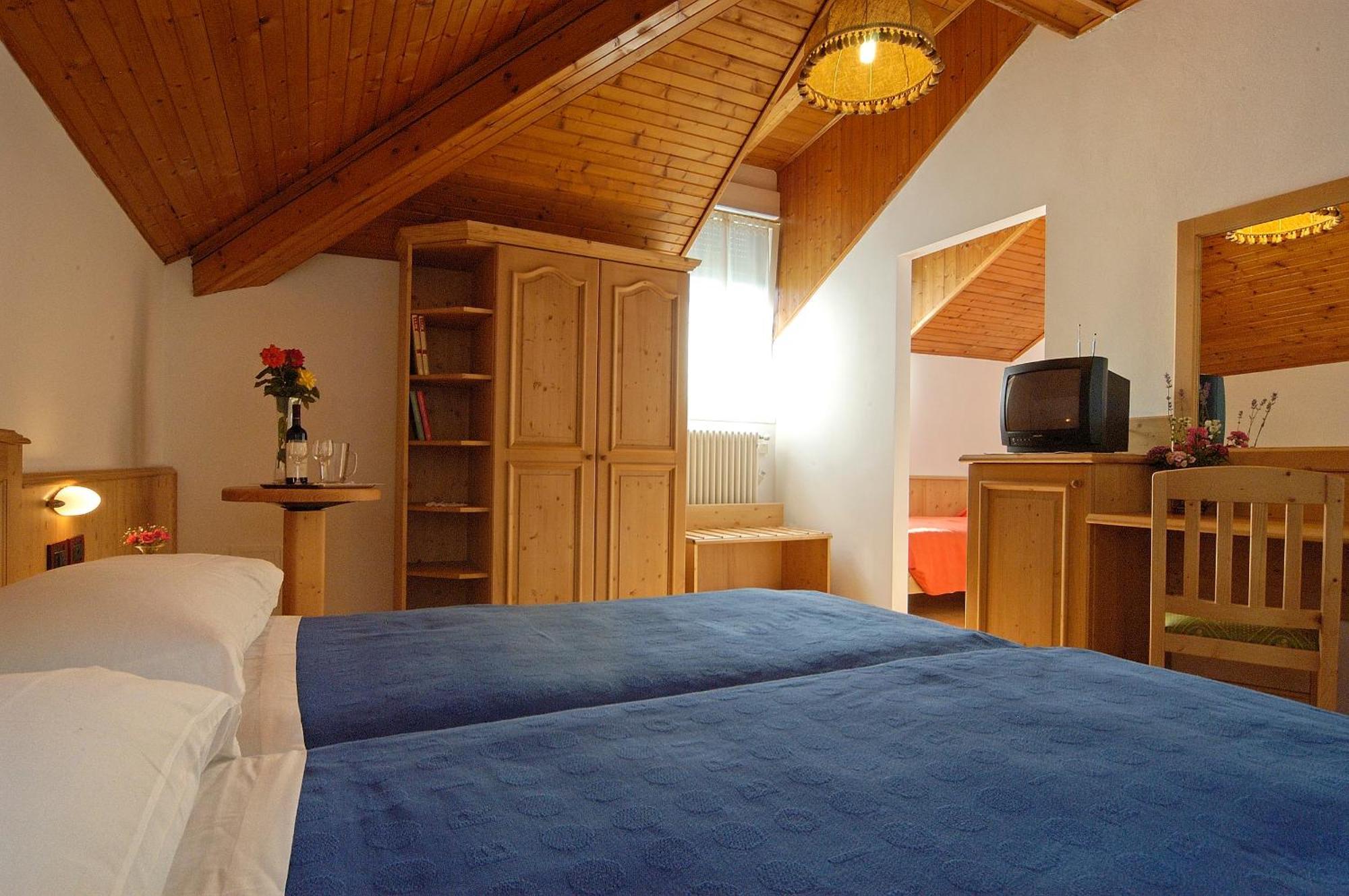 Hotel Karinhall Тренто Экстерьер фото