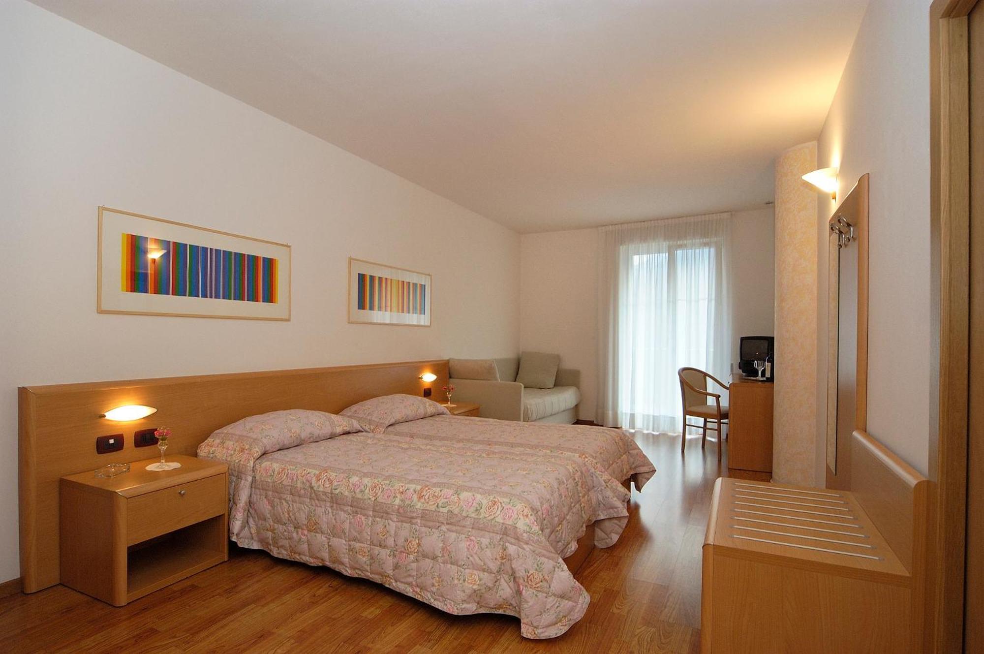 Hotel Karinhall Тренто Экстерьер фото