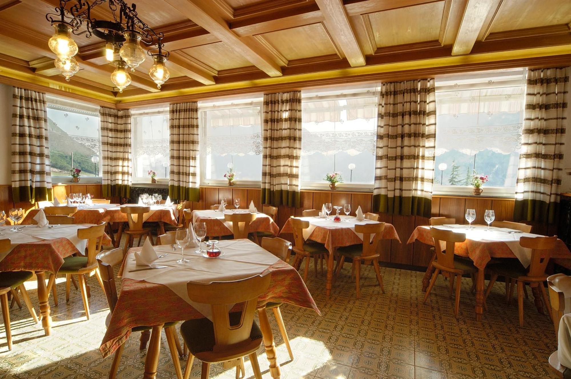 Hotel Karinhall Тренто Экстерьер фото